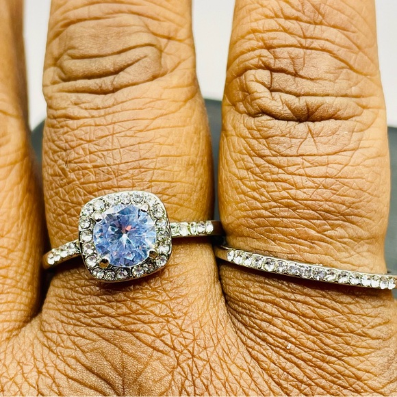 Engagement jewelry 2 pc set. Classic straight band rings with round cut zirconia - Picture 7 of 7